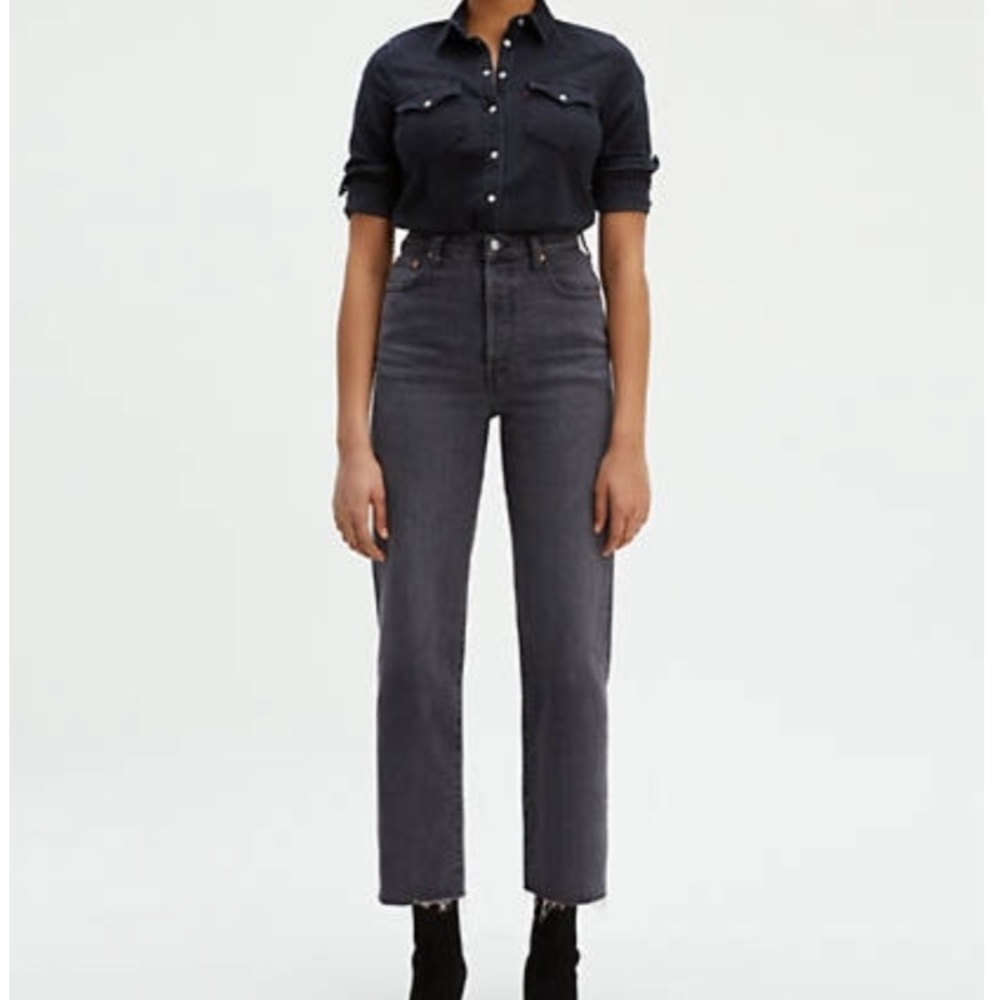 Levi's Super High Rise Straight Leg Button fly 29
